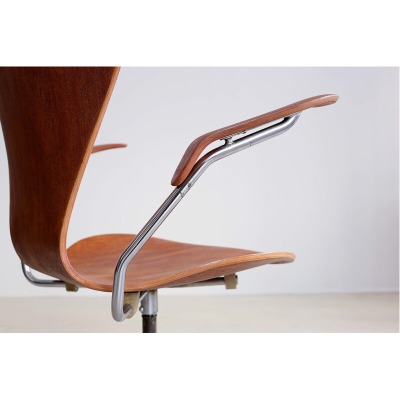 Vintage office chair by Arne Jacobsen for Fritz Hansen, Denmark 1968