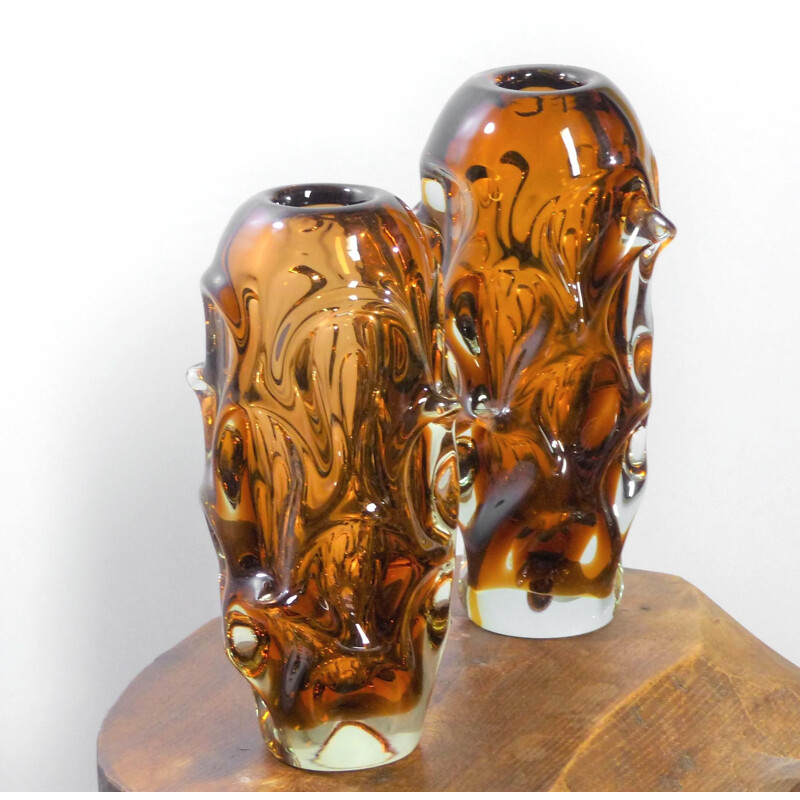 Paire de vases vintage en verre ambré de Jan Beranek pour Skrdlovice, 1959