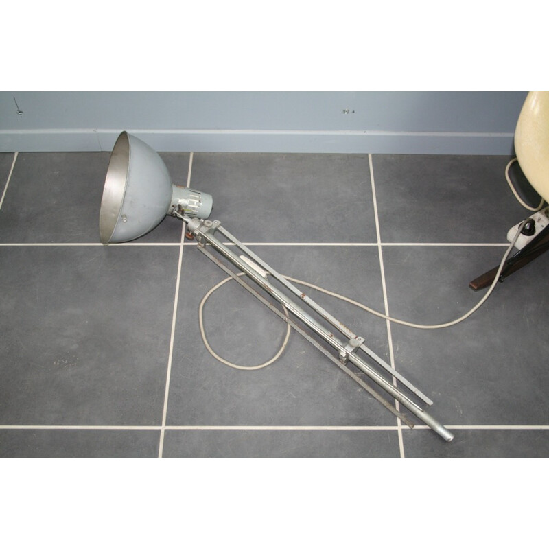 Industrial floor lamp with adjustable height - 1950s