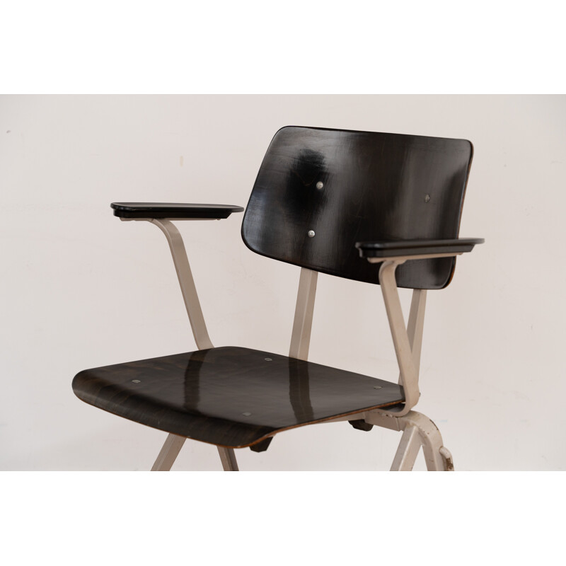 S17 industrial chair with armrests by Galvanitas