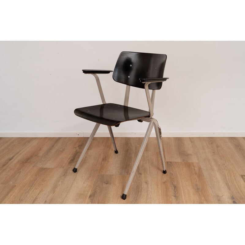 S17 industrial chair with armrests by Galvanitas