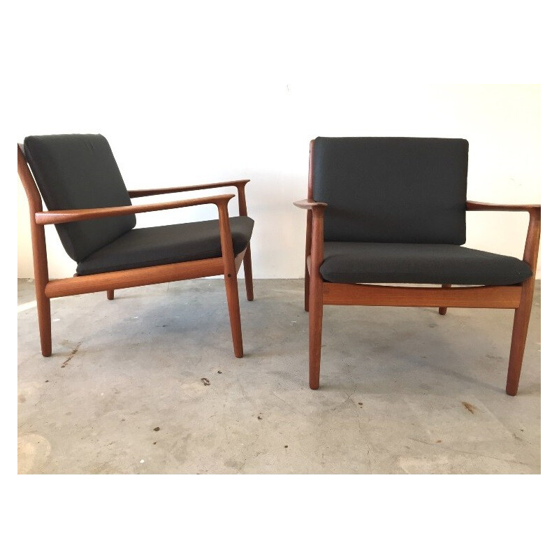 Pair of Scandinavian Glostrup armchairs in teak and dark grey fabric, Grete JALK - 1960s