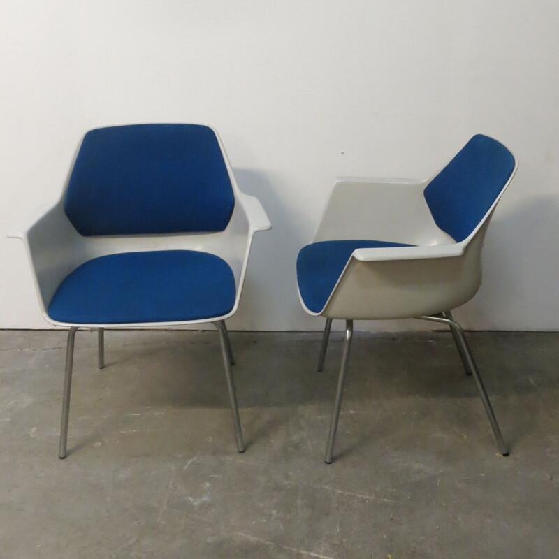 Pareja de sillones vintage con carcasa de fibra de vidrio blanca de Georg Leowald para Wilkhahn, Alemania 1960