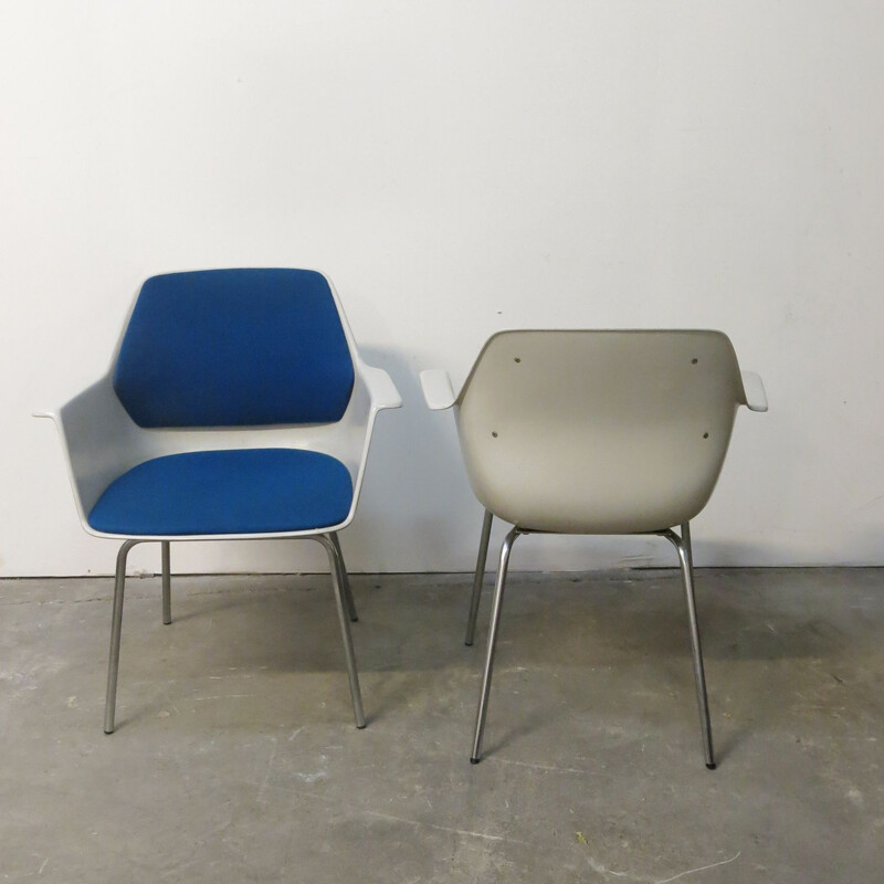 Pareja de sillones vintage con carcasa de fibra de vidrio blanca de Georg Leowald para Wilkhahn, Alemania 1960