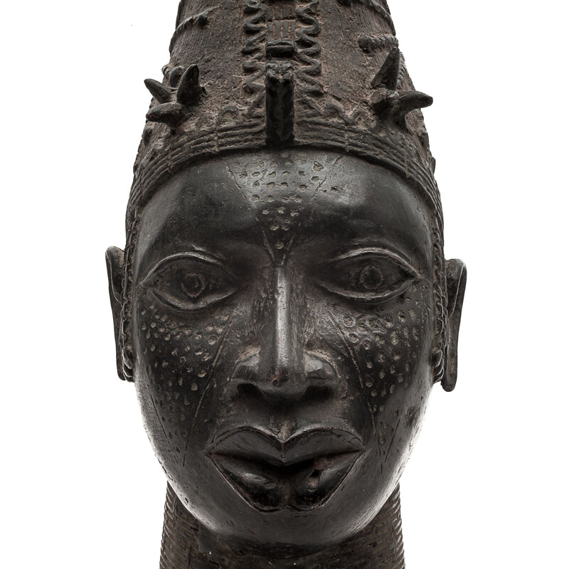 Vintage Iyoba queen's head in bronze, Benin 1930