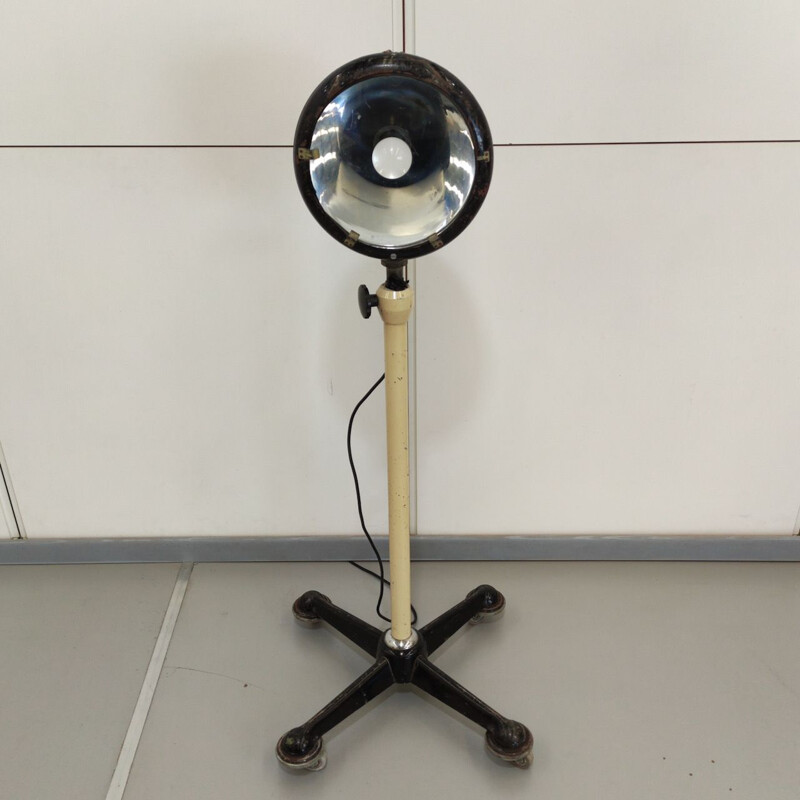 Lampadaire vintage à projecteur avec base réglable
