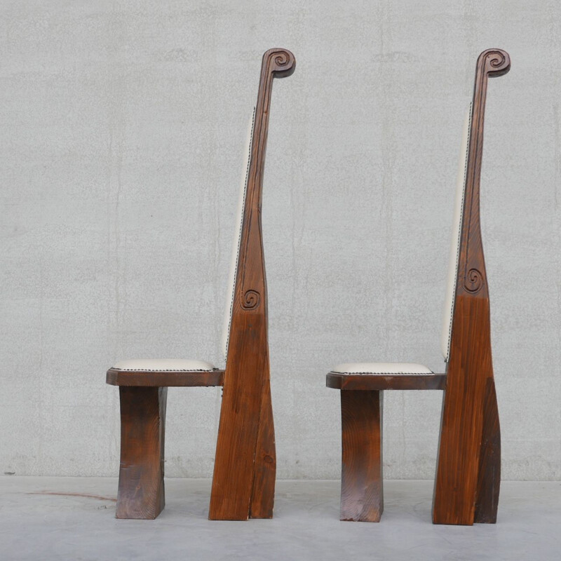 Pareja de sillas folclóricas de cuero y madera, Holanda 1970