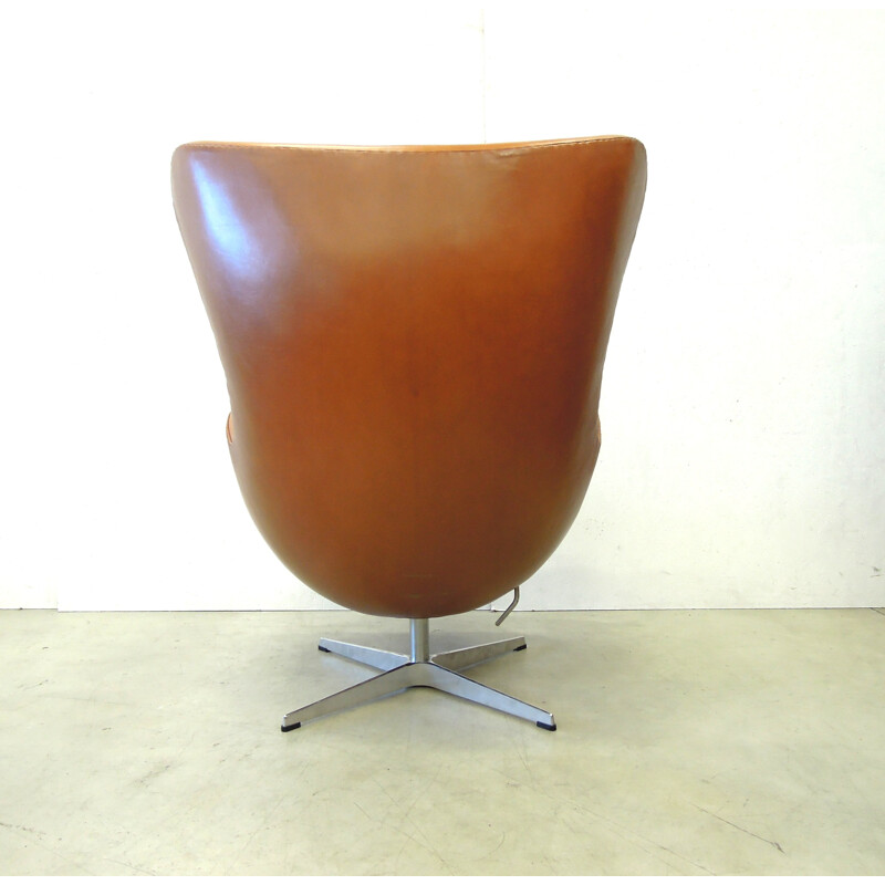 "Egg chair" Fritz Hansen en cuir cognac, Arne JACOBSEN - 2008