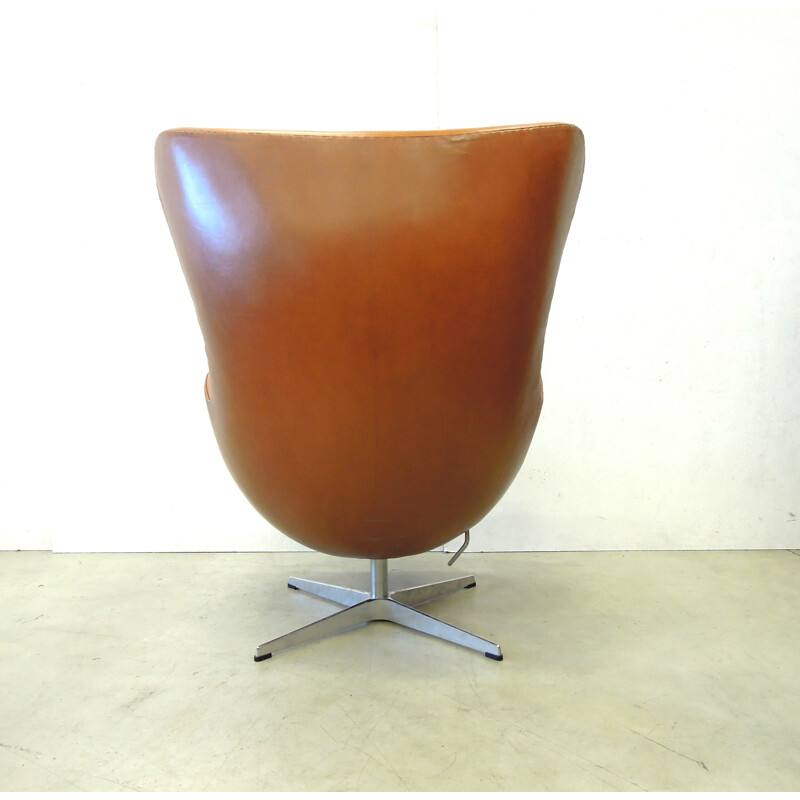 Fritz Hansen "Egg Chair" in cognac leather, Arne JACOBSEN - 2008