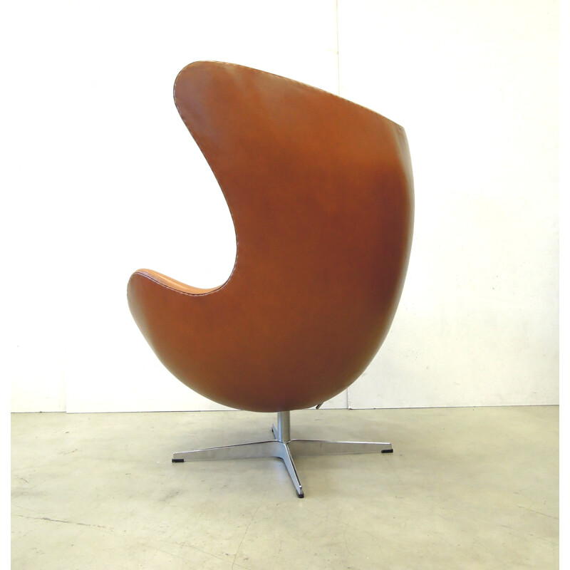 Fritz Hansen "Egg Chair" in cognac leather, Arne JACOBSEN - 2008
