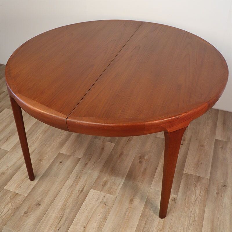 Scandinavian vintage teak table by Ib Kofod Larsen for Faarup Mobelfabrik, 1960