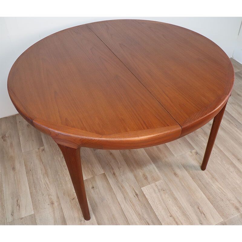 Scandinavian vintage teak table by Ib Kofod Larsen for Faarup Mobelfabrik, 1960