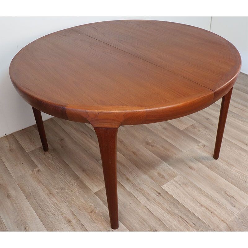 Scandinavian vintage teak table by Ib Kofod Larsen for Faarup Mobelfabrik, 1960