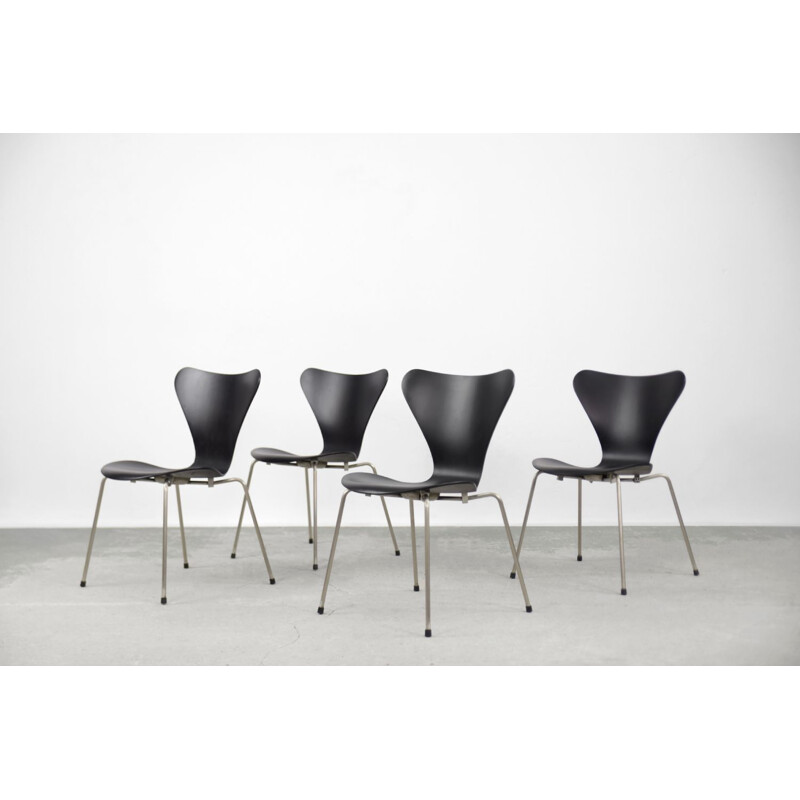Set of 4 vintage Danish chairs by Arne Jacobsen for Fritz Hansen, 1950s
