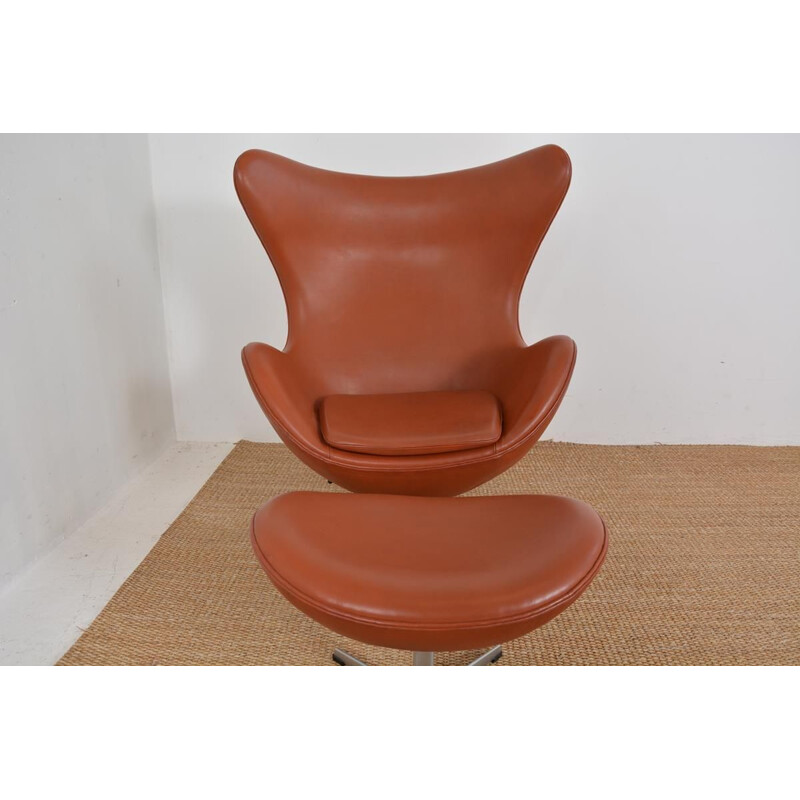 Fauteuil et son repose pied vintage Egg d'Arne Jacobsen pour Fritz Hansen