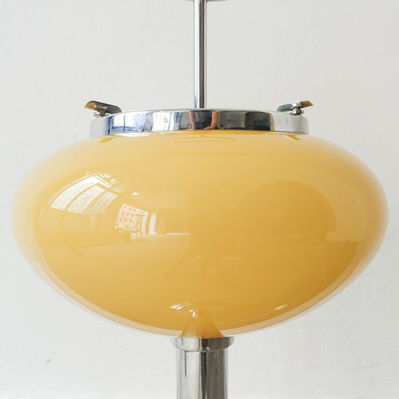 Lámpara cenicero portuguesa vintage de vidrio opalino amarillo, 1960