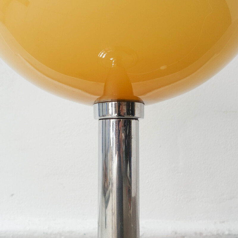 Lampada posacenere portoghese d'epoca in vetro opalino giallo, 1960