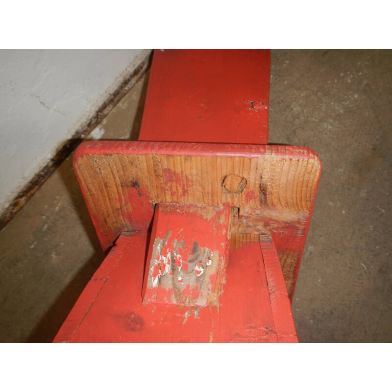 Tabouret vintage en sapin rouge