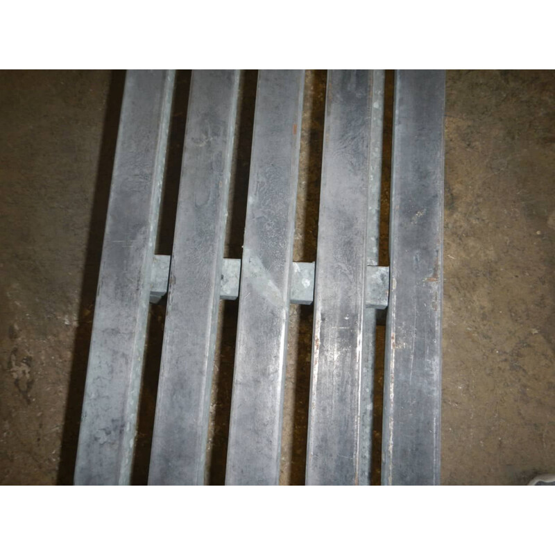 Panchina industriale in ferro zincato