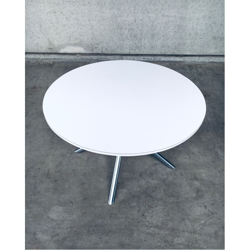 Mesa redonda laminada Vintage branca com base em forma de X, Itália 1990
