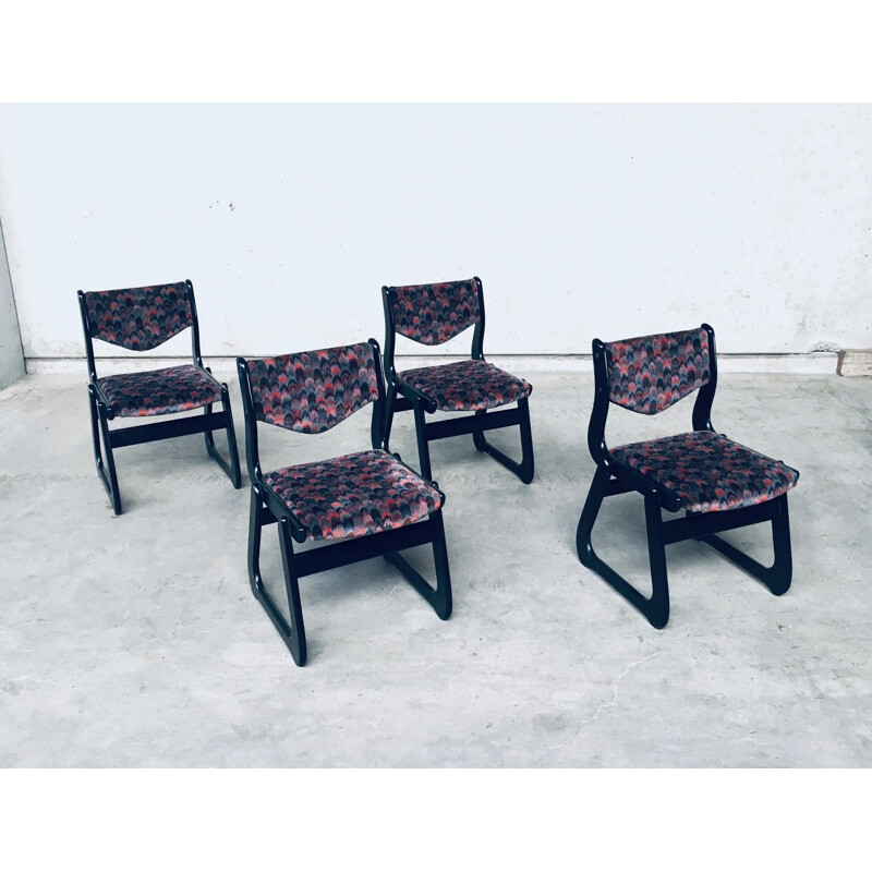 Conjunto de 4 cadeiras Mcm vintage em madeira tingida de preto, 1970