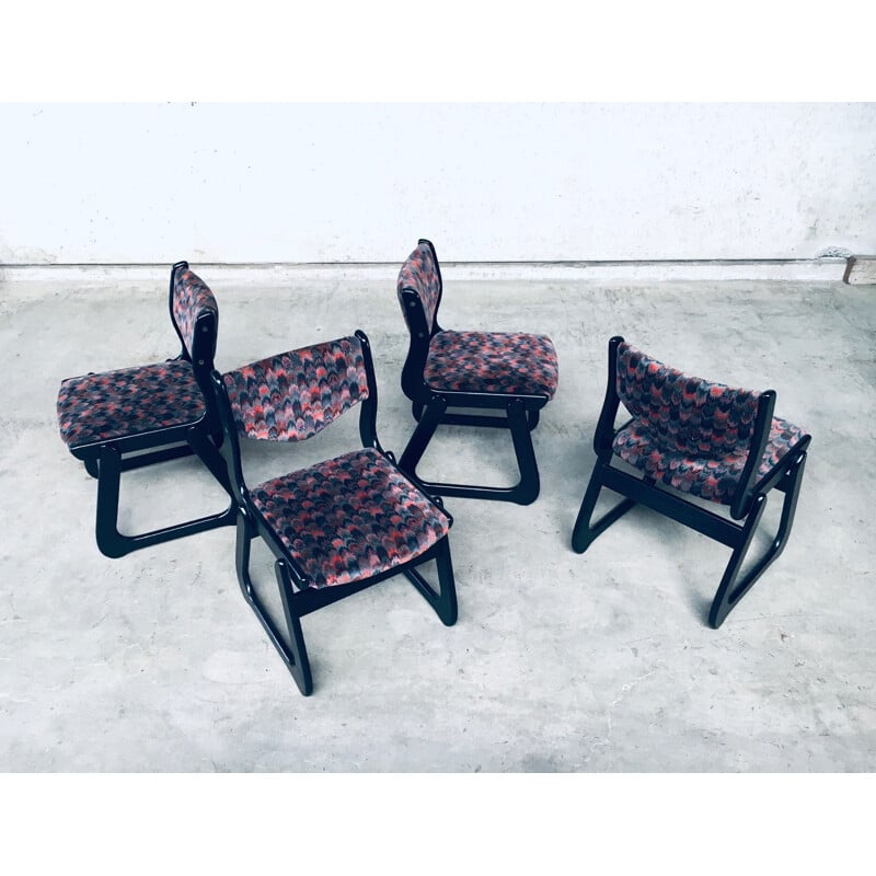 Set van 4 vintage Mcm stoelen in zwart gebeitst hout, 1970
