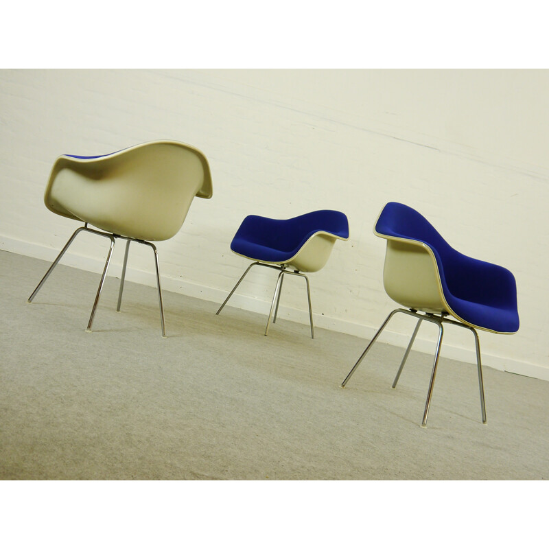 Blue Herman Miller armchair in fiberglass and chromed metal, Charles & Ray EAMES - 1960s