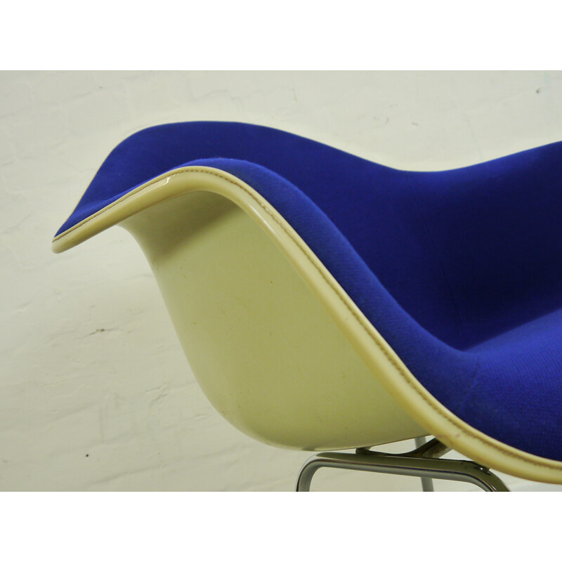 Blue Herman Miller armchair in fiberglass and chromed metal, Charles & Ray EAMES - 1960s