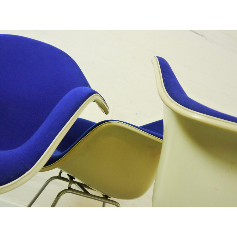 Blue Herman Miller armchair in fiberglass and chromed metal, Charles & Ray EAMES - 1960s