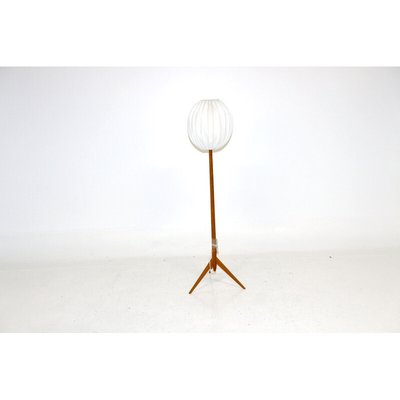 Vintage floor lamp in oakwood and white fabric, Sweden 1970