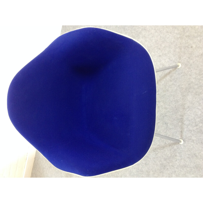 Blue Herman Miller armchair in fiberglass and chromed metal, Charles & Ray EAMES - 1960s