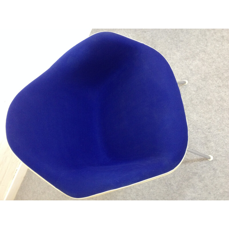 Blue Herman Miller armchair in fiberglass and chromed metal, Charles & Ray EAMES - 1960s