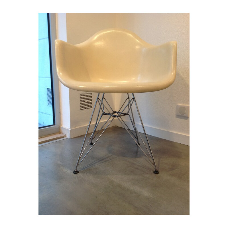 Fauteuil "DAR" blanc, Charles EAMES - années 50