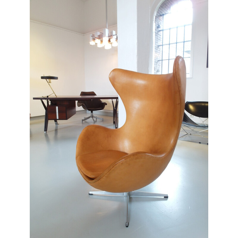 Fritz Hansen cognac leather Egg Chair, Arne JACOBSEN - 1966 (LAISSER SOUMIS)