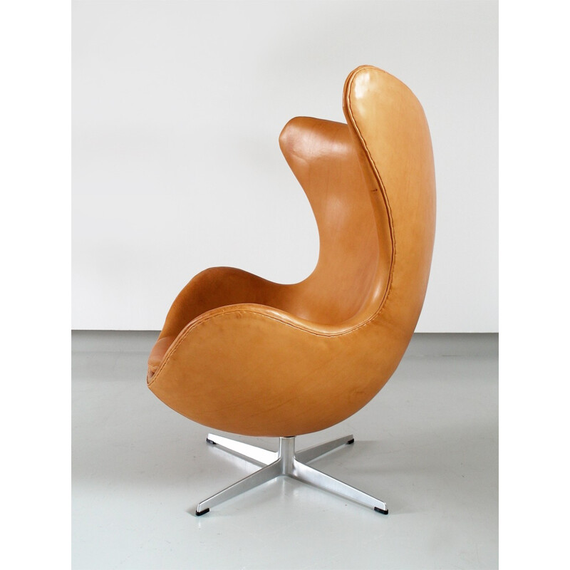 Fritz Hansen cognac leather Egg Chair, Arne JACOBSEN - 1966 (LAISSER SOUMIS)