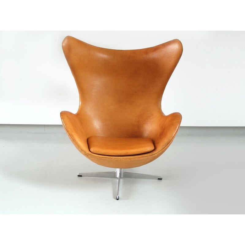 Fritz Hansen cognac leather Egg Chair, Arne JACOBSEN - 1966 (LAISSER SOUMIS)