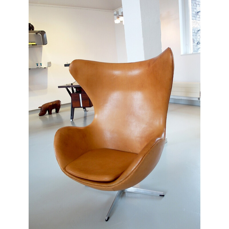 Fritz Hansen cognac leather Egg Chair, Arne JACOBSEN - 1966 (LAISSER SOUMIS)