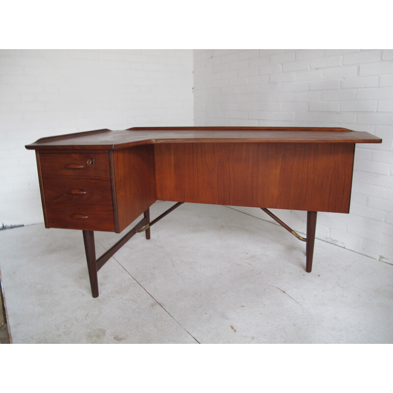 Danish boomerang shaped Løvig desk in teak, Peter LØVIG NIELSEN - 1950s