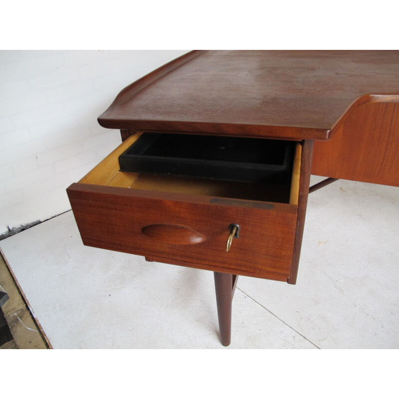 Danish boomerang shaped Løvig desk in teak, Peter LØVIG NIELSEN - 1950s