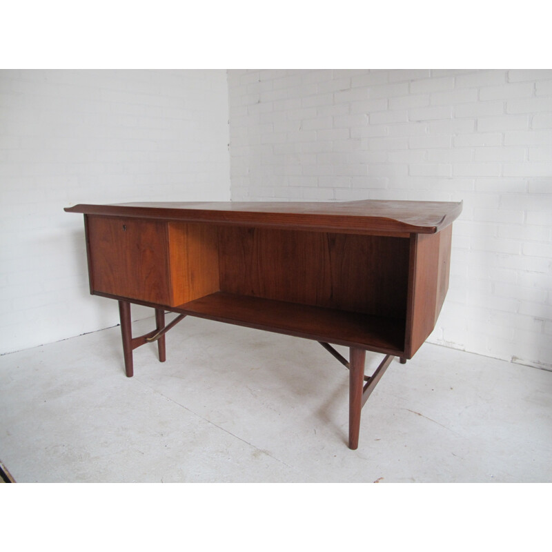 Danish boomerang shaped Løvig desk in teak, Peter LØVIG NIELSEN - 1950s