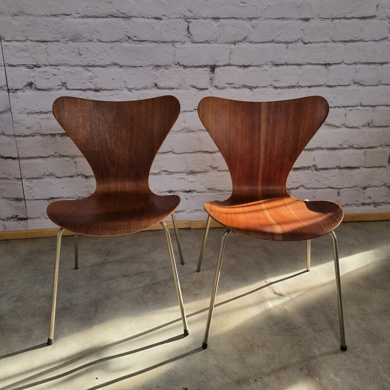 Pair of vintage teak dining chairs by Arne Jacobsen for Fritz Hansen, 1960s