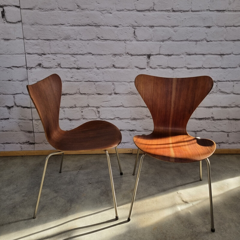 Pair of vintage teak dining chairs by Arne Jacobsen for Fritz Hansen, 1960s