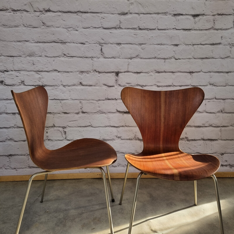 Pair of vintage teak dining chairs by Arne Jacobsen for Fritz Hansen, 1960s