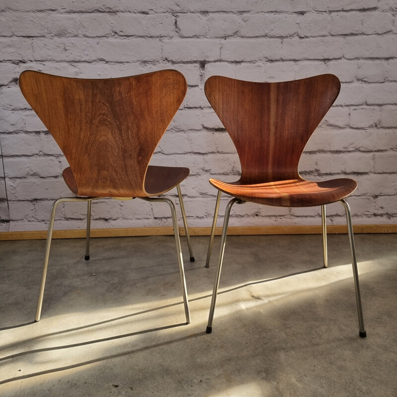 Pair of vintage teak dining chairs by Arne Jacobsen for Fritz Hansen, 1960s