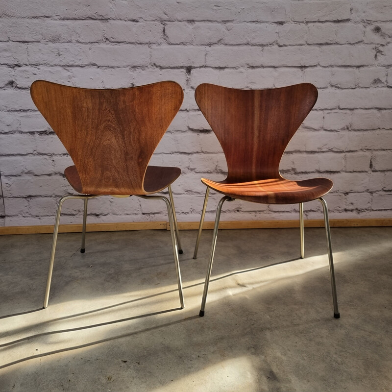 Pair of vintage teak dining chairs by Arne Jacobsen for Fritz Hansen, 1960s