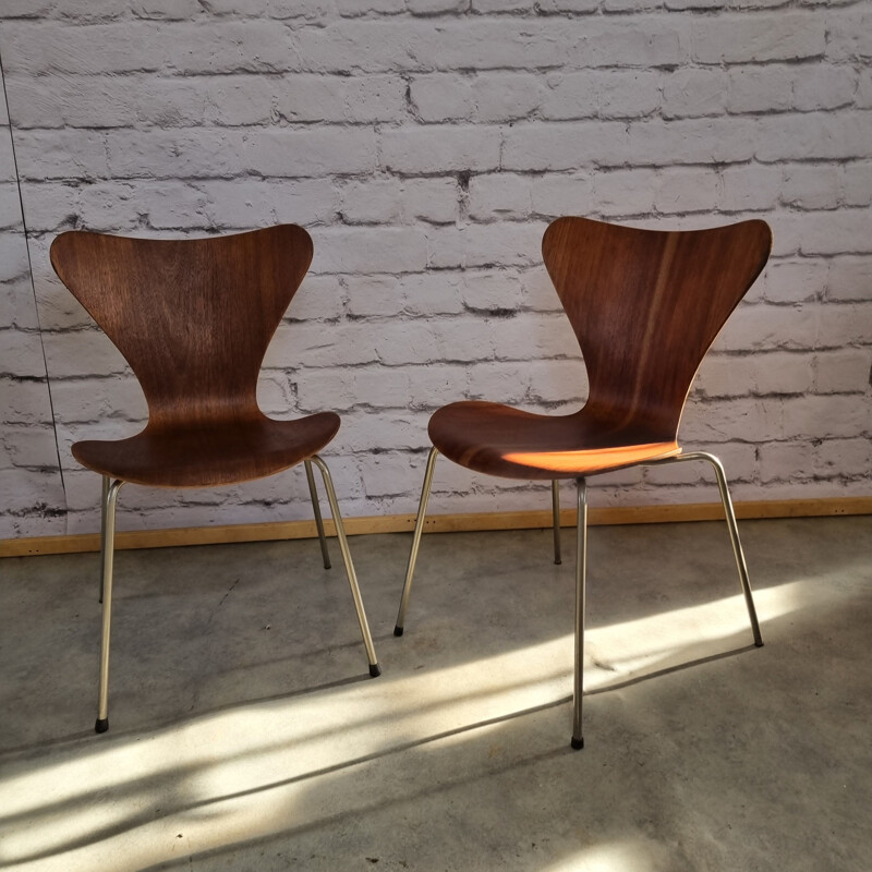 Pair of vintage teak dining chairs by Arne Jacobsen for Fritz Hansen, 1960s