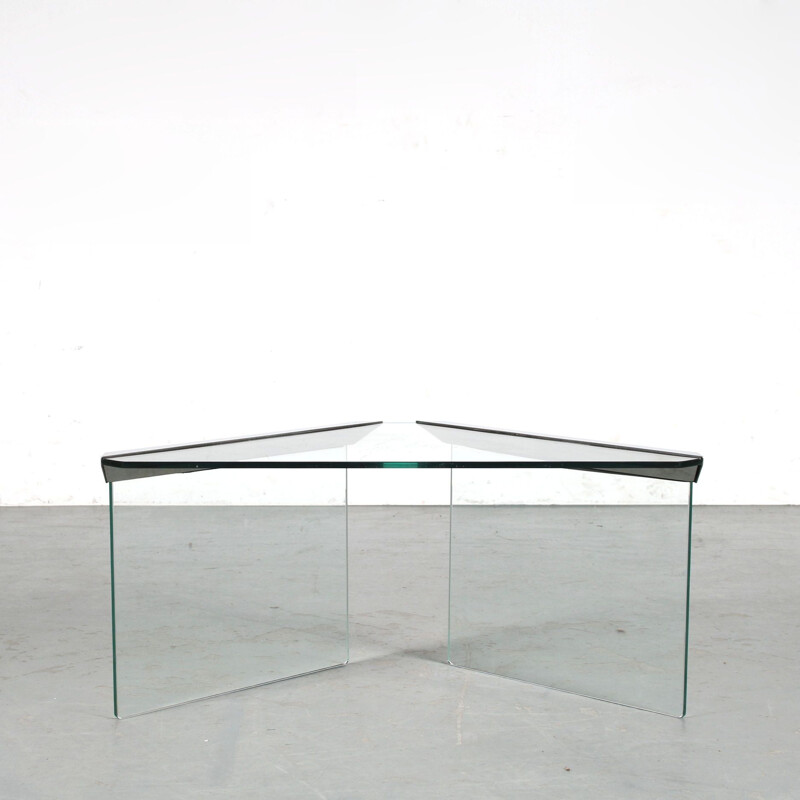 Table d'appoint triangulaire vintage par Pierangelo Gallotti pour Gallotti & Radice, Italie 1970