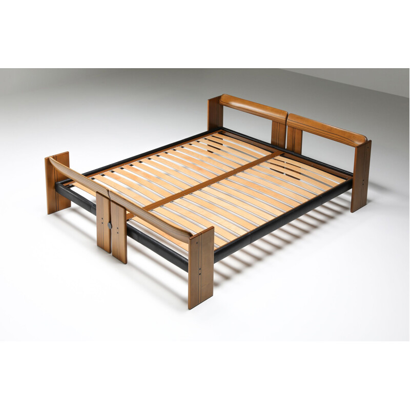 Vintage "Artona" walnut size bed by Afra & Tobia Scarpa for Maxalto, 1975