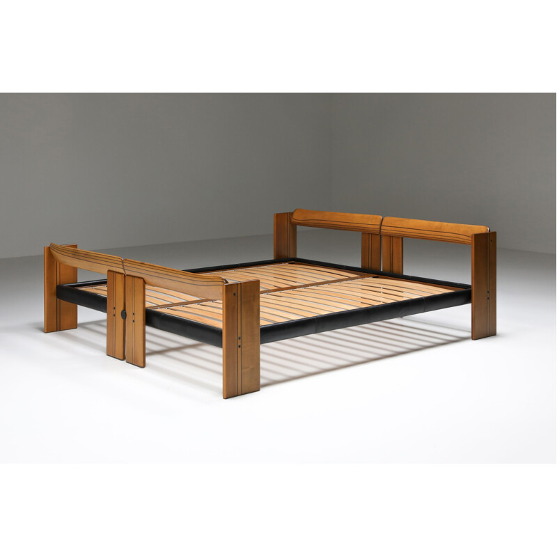 Vintage "Artona" walnut size bed by Afra & Tobia Scarpa for Maxalto, 1975