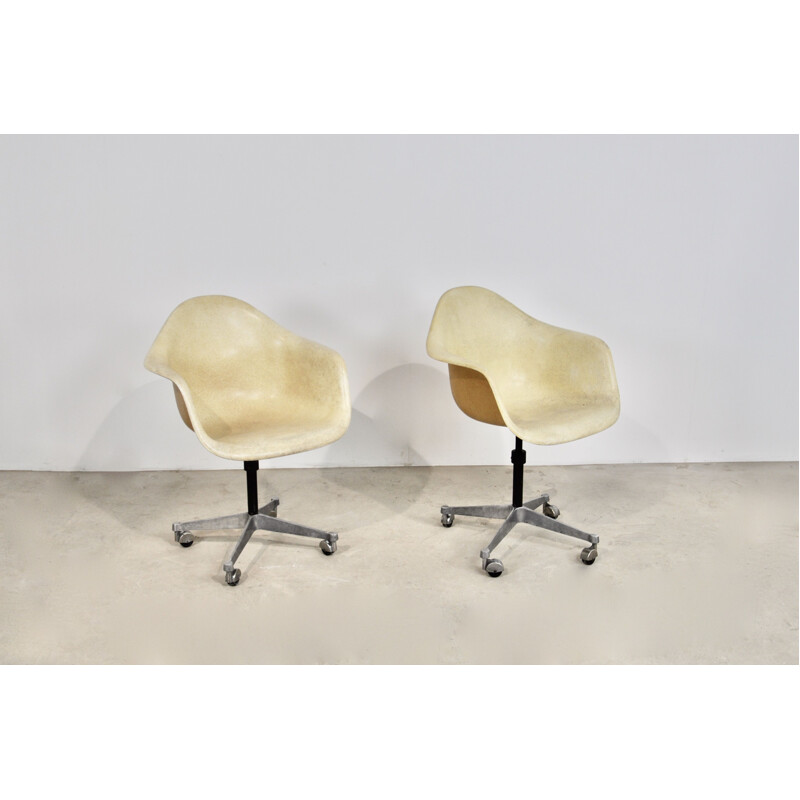 Pair of vintage armchairs by Charles Ray Eames for Herman Miller, 1970